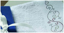 Махровое полотенце с элементами Swarovski - отличный подарок