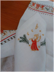 Новогодняя льняная салфетка с вышивкой Ангел